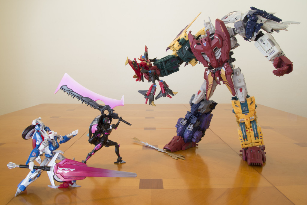 The Combiner Hunters Chromia and Arcee engage Ordin in an attempt to rescue Windblade.